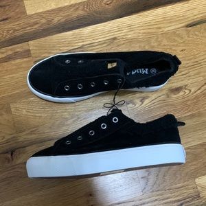 💕5/$15 Mudd Slip on Sneakers , NEW in black
